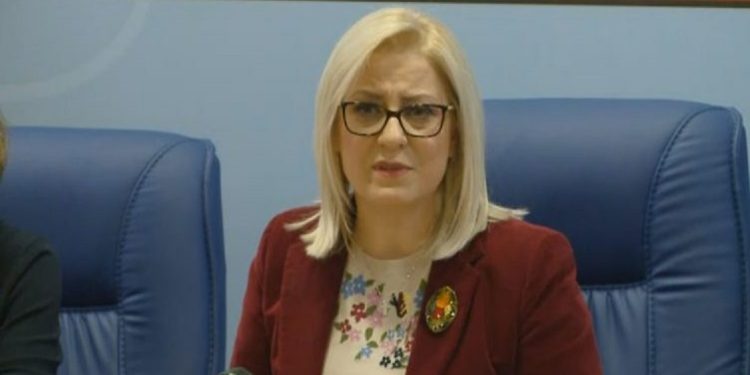 Tensionet në veri të Kosovës/ Reagon Kryetarja e Kuvendit, Lindita Nikolla: Serbët duhet të…