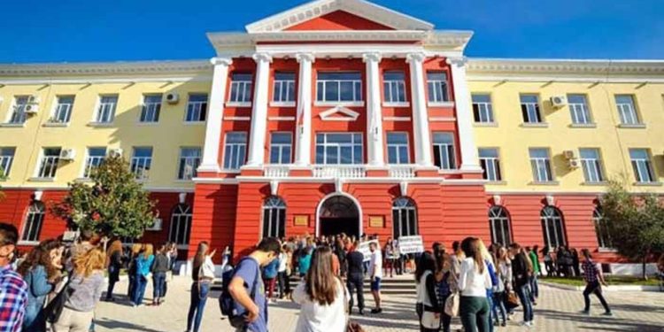 DATA/ Ja kur kthehen studentët në universitete pas pushimeve…