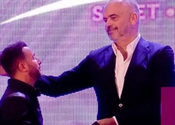 Erion Braçe lë mandatin? Rama kthen përgjigje epike gazetarit: Do hash një…