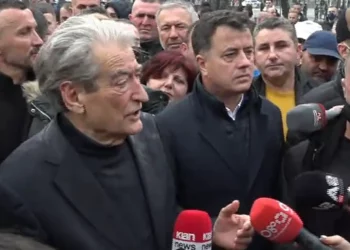 “Nëpër samite, liderët e BE i qëllojnë me vezë”, çfarë po paralajmëron Berisha për…