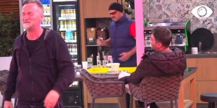 E papritur me VIP-at/ Banorit i shpëtojnë gazrat, Genti ia plas të qeshurës…VIDEO