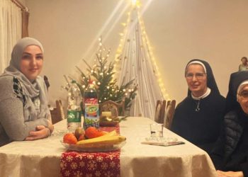 Mesazhi i bukur, politikania myslimane uron Krishtlindjet me dy motrat katolike…