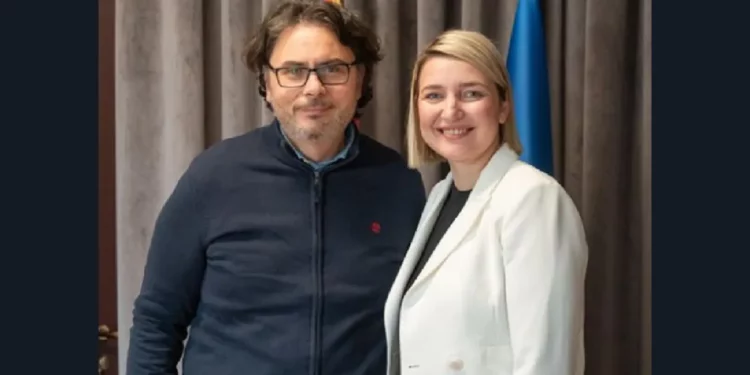 Ministrja Margariti poston foto me Altin Bashën: Drejt hapësirave të reja! Do të udhëheqë…