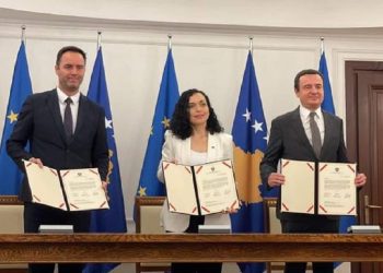 HISTORIKE! Kosova nënshkruan aplikimin për anëtarësimin në BE, firmosin…