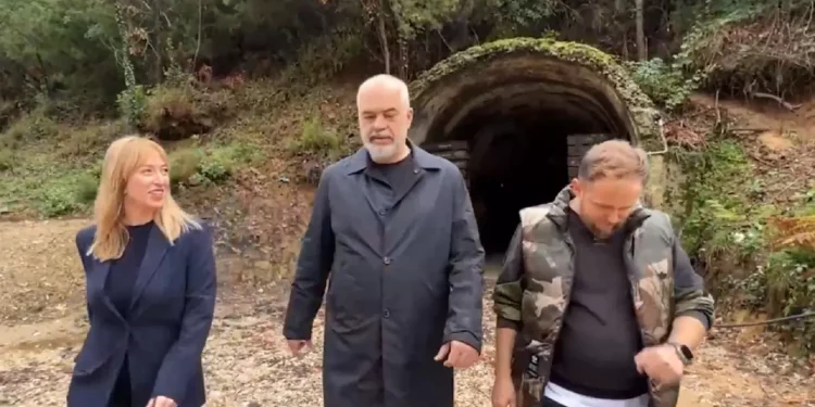 Në kodrat e Surrelit, Rama inspekton zonën ku do të ndërtohet resorti më i ri nga…