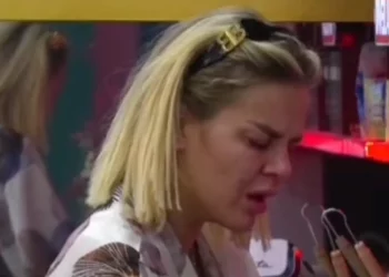 Ç’po ndodh?! Kejvina Kthella në gjendje të rënduar, qan me dënesë…VIDEO