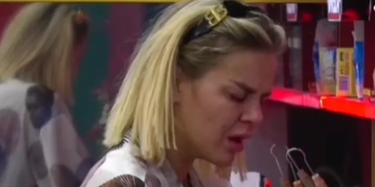 Ç’po ndodh?! Kejvina Kthella në gjendje të rënduar, qan me dënesë…VIDEO