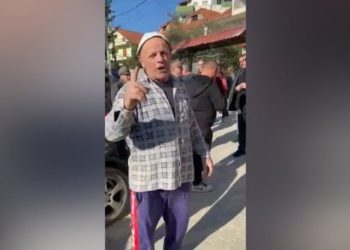 Banorët përzënë deputetët e PD-së: “Ikni që këtu!” Ta kishit bërë juve kur e kishit…