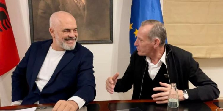 “Shkodra na bashkon”/ Rama ZYRTARIZON bashkimin me Agron Çelën, deputeti braktisi Metën…