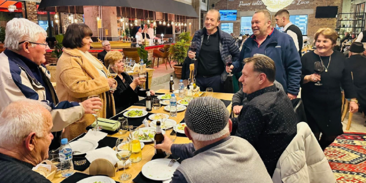 “Kombinatin e Sheqerit” në Maliq e hapin ish punonjësit. Gjergj Luca në objektin madhështor ka…