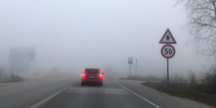 Mjegulla e dendur “pushton” aksin kombëtar, policia thirrje shoferëve: Kujdes nga…