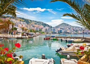 “The Sun” thirrje britanikëve: Maldivet e Europës për vetëm 27 paund! Shqipëria vend parajse për…