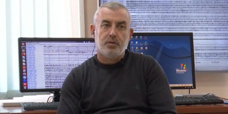 Tërmeti i fortë në vend, sizmiologu: Ka pasur rreth 62 pasgoditje, qytetarët të përgatiten për…