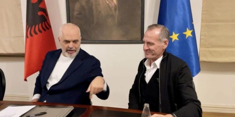 Rama mbledh Grupin Parlamentar, prezanton Agron Çelën me deputetët socialistë…