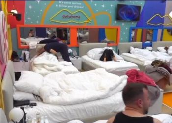 VIDEO/ Po lind një dashuri e vërtetë në Big Brother? Luizi puth Kiarën dhe e zgjon nga gjumi….