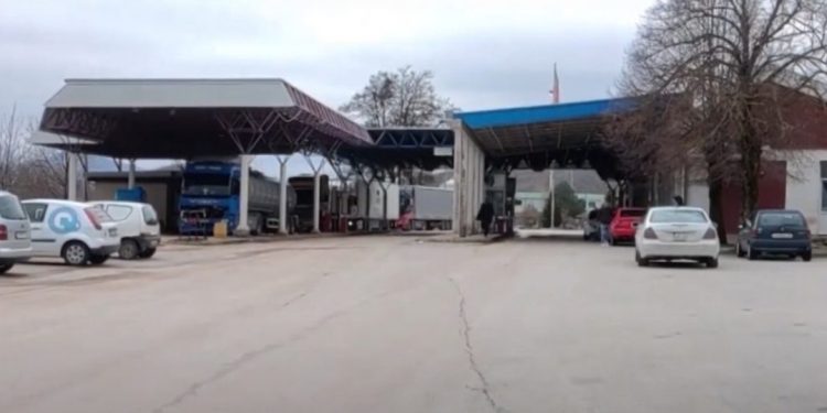Shkurtohet distanca/ Zhvendoset dogana e Qafë Thanës, kalimi drejt Maqedonisë do bëhet nga…