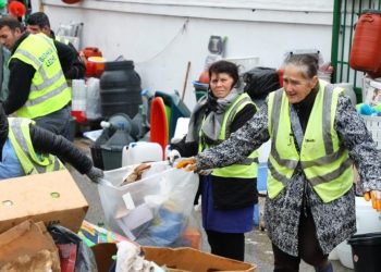 Rrugët e Lezhës “xixë”, vëmendjen në fotot e kryebashkiakut e merr zonja e moshuar…