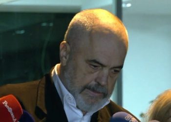 Rama “bombardohet” me pyetje për ish-zyrtarin e FBI-së: Hetimet treguan se kam…