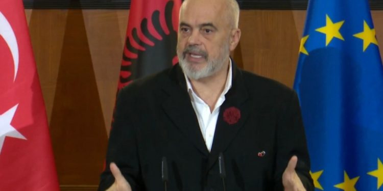 Akuzat me zyrtarin e FBI, Rama: Mal i madh mbarsur me fantazi dhe ligësi, do…