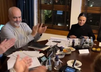 16 orë e 25 minuta, mbledhja e qeverisë mbyllet me duartrokitje, Rama ka një mesazh…