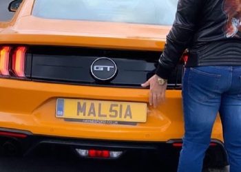 Si në Angli/ Dëshiron targë të personalizuar? “Në Shqipëri do të jetë shumë e shtrenjtë…