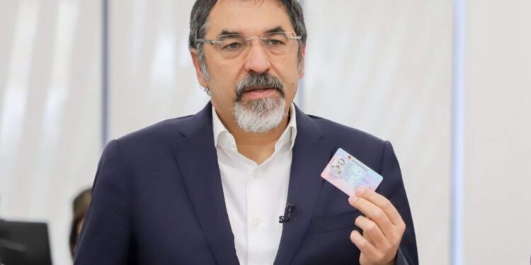 “Lamtumirë”, s’ka më koncesion për pasaportat, Ministri Çuçi: Ja si do të veprohet…