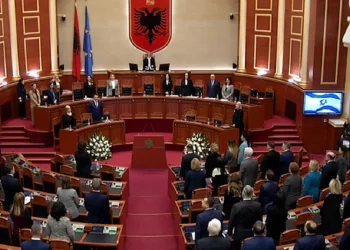 Lajm i Fundit/ Nis me 1 minutë heshtje seanca e sotme e Kuvendit për…