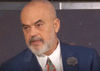 “Brenda pranverës”/ Rama jep lajmin fantastik: Ndërtojmë 3 stadiume të reja, në këto qytete…