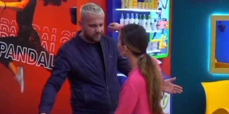 “Provoje të flesh një herë me mua”/ Luizi befason Kiarën, ja përgjigja që i jep moderatorja…