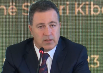 Ministri Peleshi zbulon arritjen: Garantojmë paga më të larta se privati, ne do të…