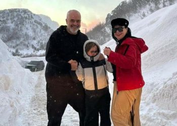 Në mes të dëborës/ Ku po e kalon fundjavën Rama? Kryeministri shfaqet me Zahon dhe Lindën në…