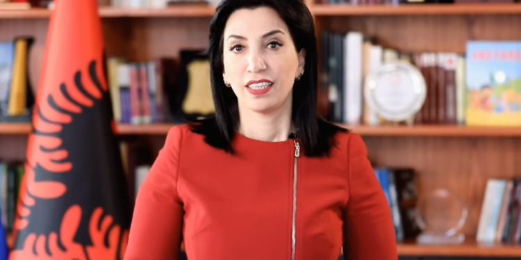 Ministrja Kushi jep lajmin e mirë për ata që duan të punojnë në mësuesi, nxjerr urdhërin e ri…