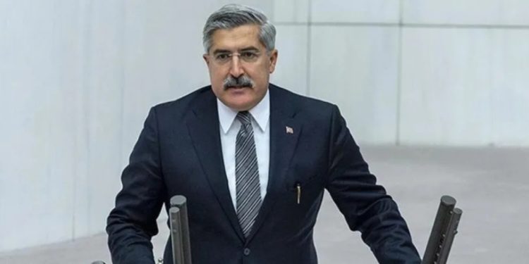 Tërmeti tragjik nuk kursen askënd/ Deputeti turk: 2 vëllezërit, motra ime dhe fëmijët nën rrënoja…