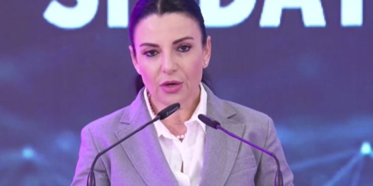 “Kjo është sfidë e re për Shqipërinë”/ Ministrja Balluku: Me mbështetjen e madhe nga…
