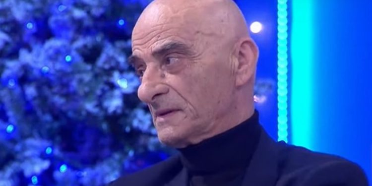 E FUNDIT/ Bën aksident “Cekja i Beratit”, makina përfundon në kanal. Ja gjendja e tij…