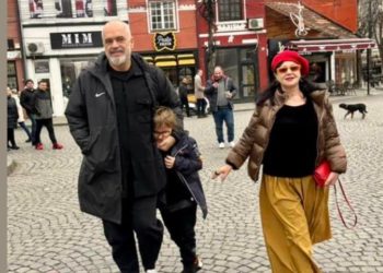 Rama kalon fundjavën me familjen, poston foto me bashkëshorten dhe Zahon….