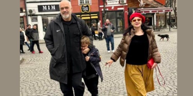 Rama kalon fundjavën me familjen, poston foto me bashkëshorten dhe Zahon….