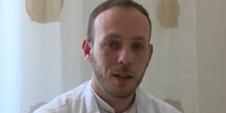 Mirënjohje/ Mjeku i ri largohet nga Greqia për të punuar në Shqipëri: Vendi ynë ka filluar të…