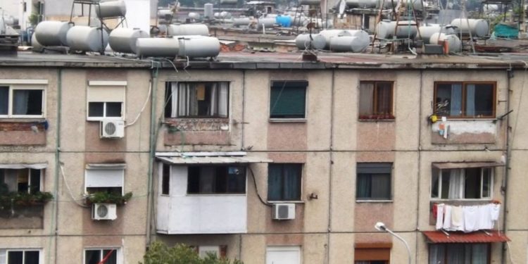 Projekt-vendimi i Qeverisë: Godinat mbi 50 vjeçare do testohen teknikisht dhe do shemben nëse…