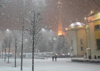 Temperatura -10 gradë/ Shqipëria “mbërthehet” nga acari: A do bjerë dëborë në Tiranë?
