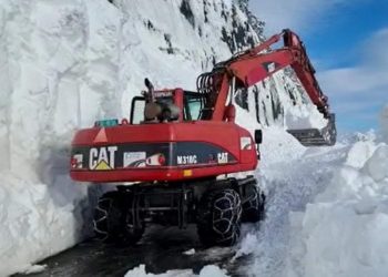 Dendësia arrin mbi 1 metër dëborë, ARRSH njofton hapjen e rrugës për të gjitha…