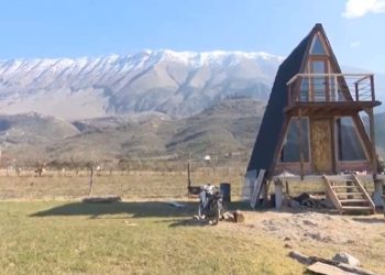 U hap bujtina e parë para 3 vitesh si eksperiment, ja çfarë ka ndodhur sot në…