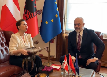 Kryeministrja daneze mahnitet nga pikturat e Ramës: Nuk kisha parë kurrë një…