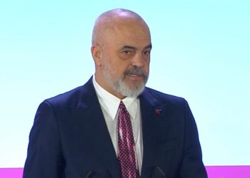 Tjetër rritje/ Rama jep lajmin FANTASTIK: Nga muaji prill do merrni 500 mijë lekë rritje mbi rrogën…