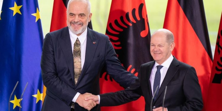 “Vendet e rajonit të na marrin shembull”, Rama: Të gjithë para drejtësisë…