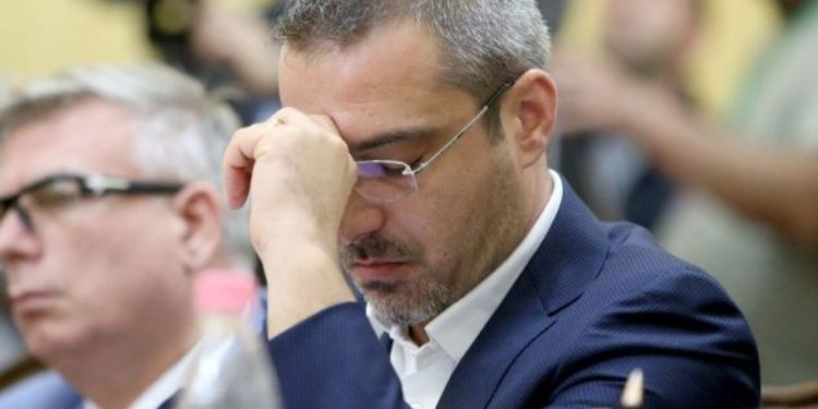 “Si nuk më prite?”/ Saimir Tahiri në zi, letër prekëse nga burgu për humbjen e njeriut të shtrenjtë…
