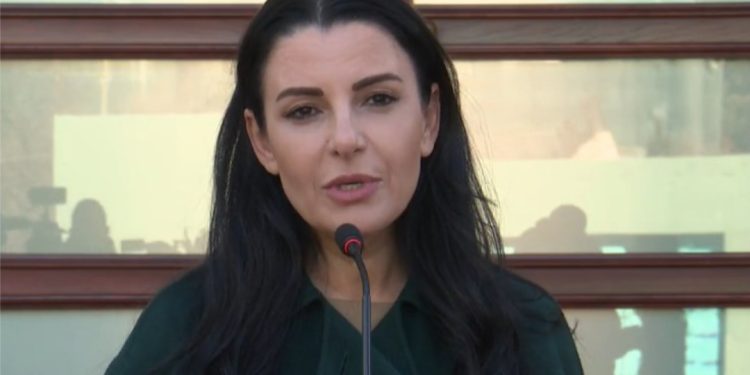 Balluku zbulon lajmin e mirë të qeverisë: Së shpejti rritim pagat, ja 3 kategoritë që përfitojnë…