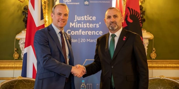 Ulsi Manja takohet me zv.kryeministrin britanik, zbulon për çfarë biseduan…