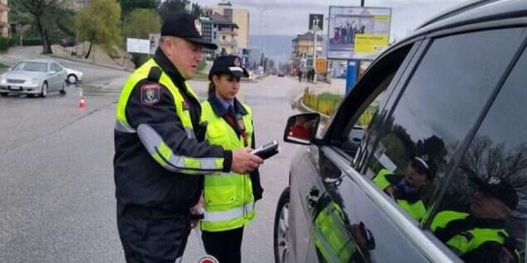 Ndryshimet në Kodin Rrugor/ Zgjatet vlefshmëria e patentës, shoferët e rinj u ndalohet që…