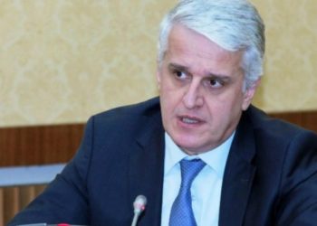PS shpërndan pako për votat? Majko: Nuk blihen hasjanët për “ilaç” rrobash, është harram…